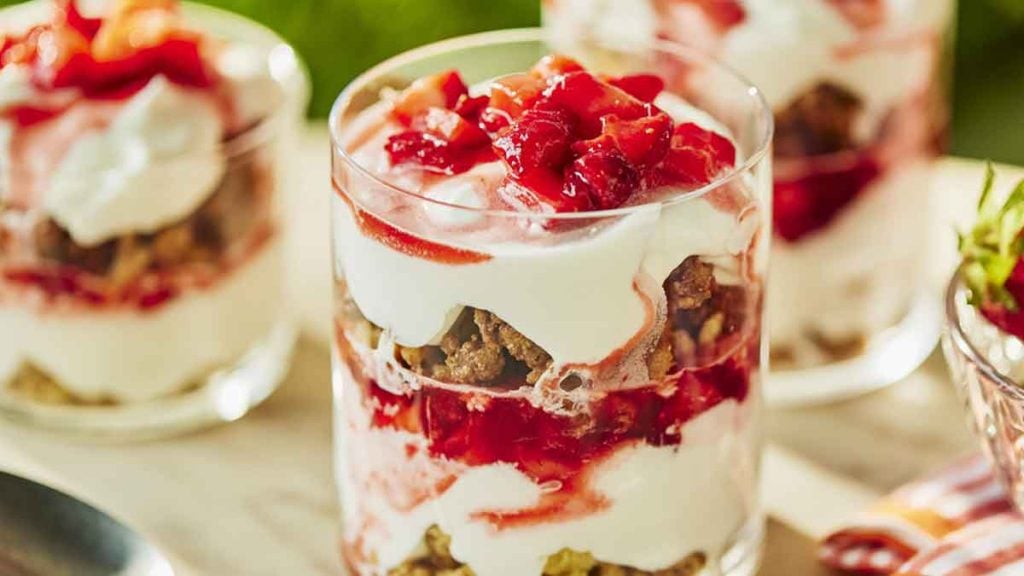 Ce dessert 2 ingrédients aux fraises, sans cuisson, est celui que vous devez goûter avant la fin du printemps