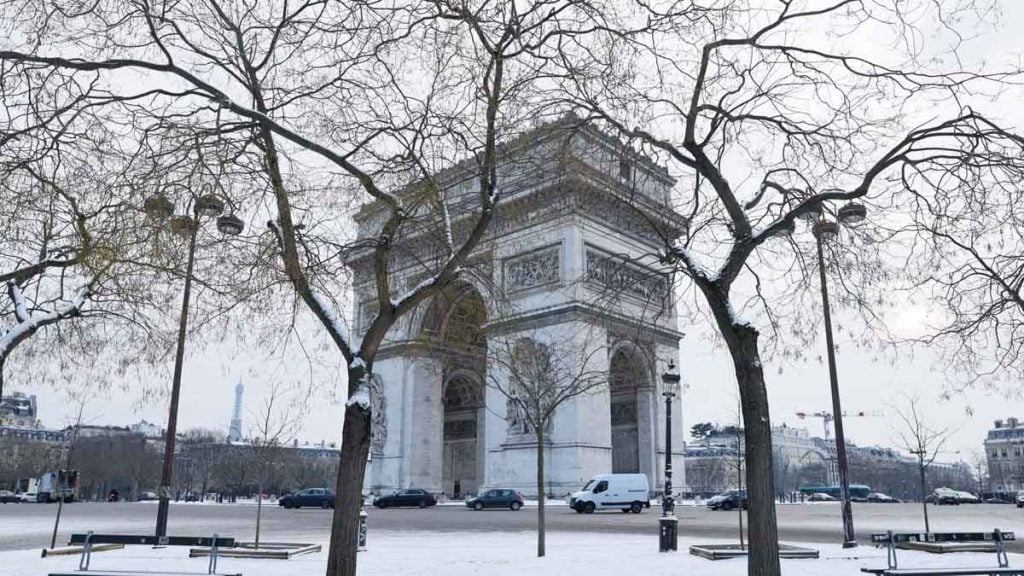 « Il est possible que la neige tienne un peu plus que prévu »  à quoi prévoir à Paris et en Île-de-France 