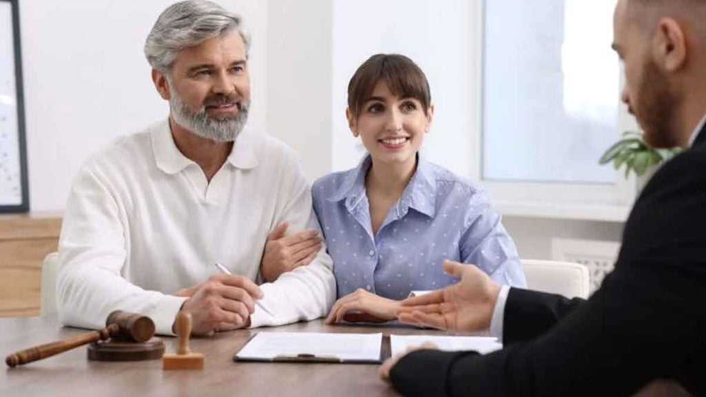 Je suis notaire, découvrez l’âge idéal pour transférer son bien immobilier à ses enfants et éviter les frais de succession