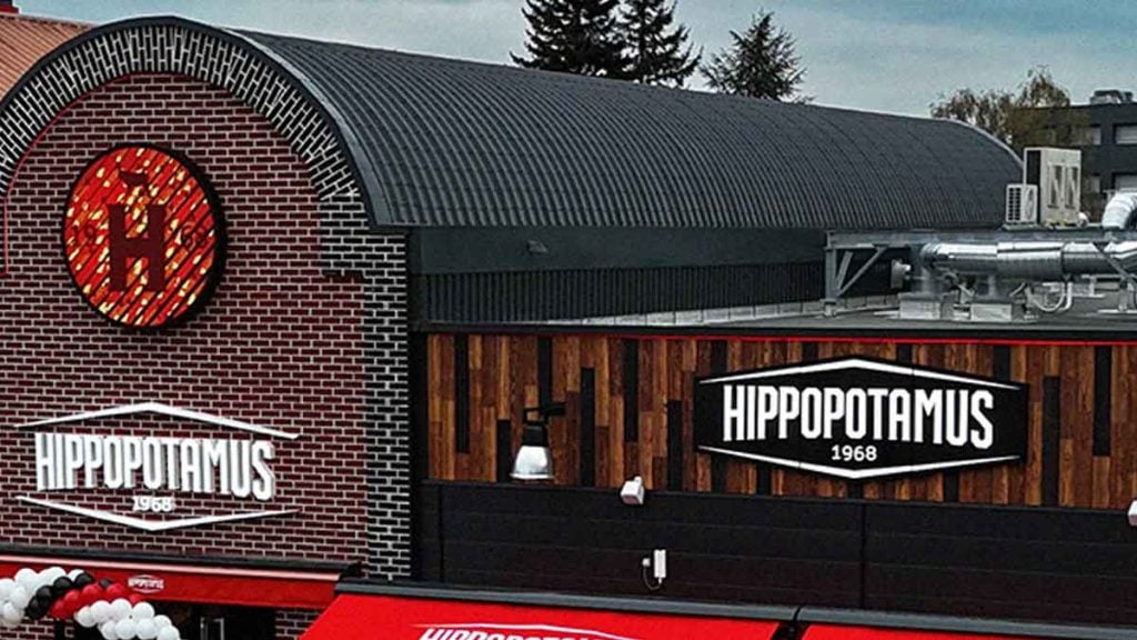 « Je suis serveur chez Hippopotamus et voici combien je touche chaque mois en réalité »