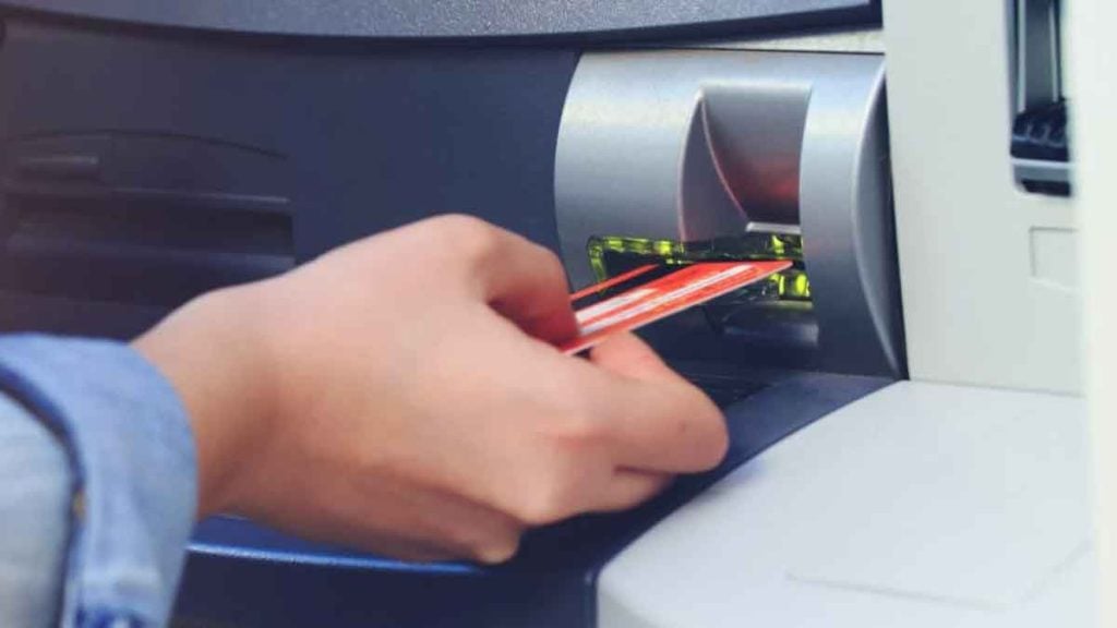 Les distributeurs de billets c’est officiellement fini, découvrez la nouvelle méthode pour retirer de l’argent qui fait réagir