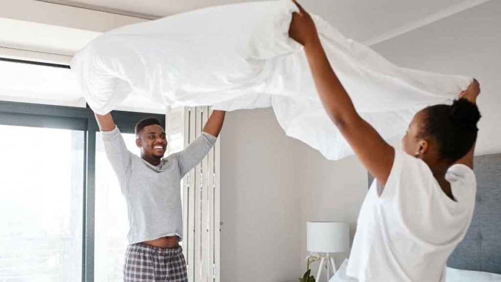 « Les draps ne doivent pas être changés tous les mois ou toutes les deux semaines »  une experte donne la fréquence idéale