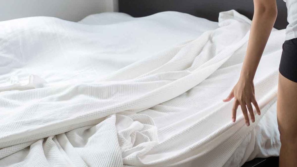 « Les draps ne doivent pas être changés tous les mois ou toutes les deux semaines »  une experte révèle la fréquence exacte