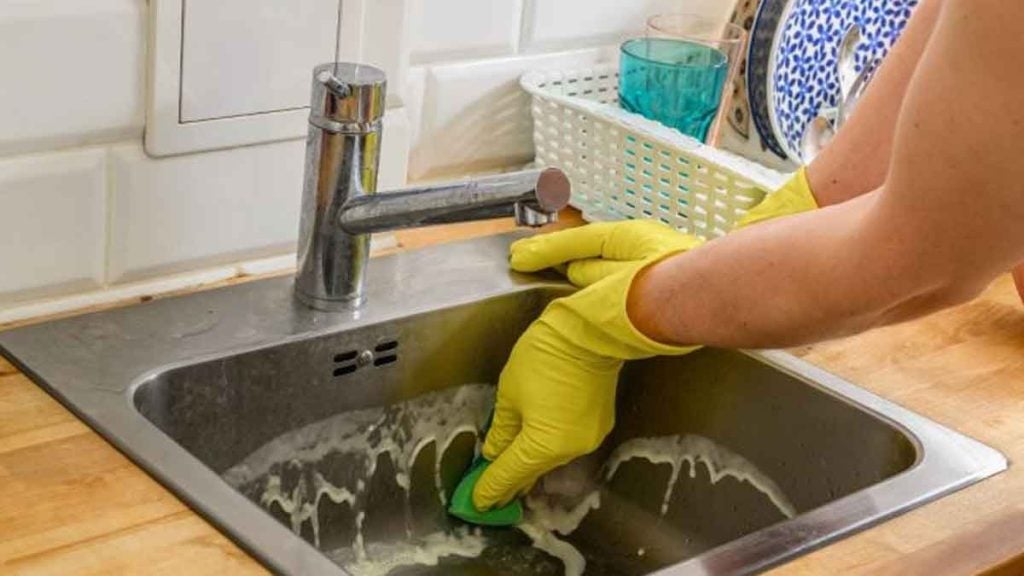 « Pire que la cuvette des toilettes », révèle ce nid à bactéries que personne ne pense à nettoyer