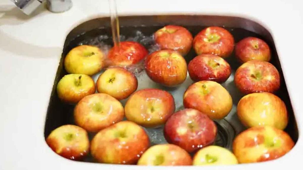 Plongez ce fruit dans l’eau  s’il tombe au fond au lieu de flotter, ne le mangez surtout pas